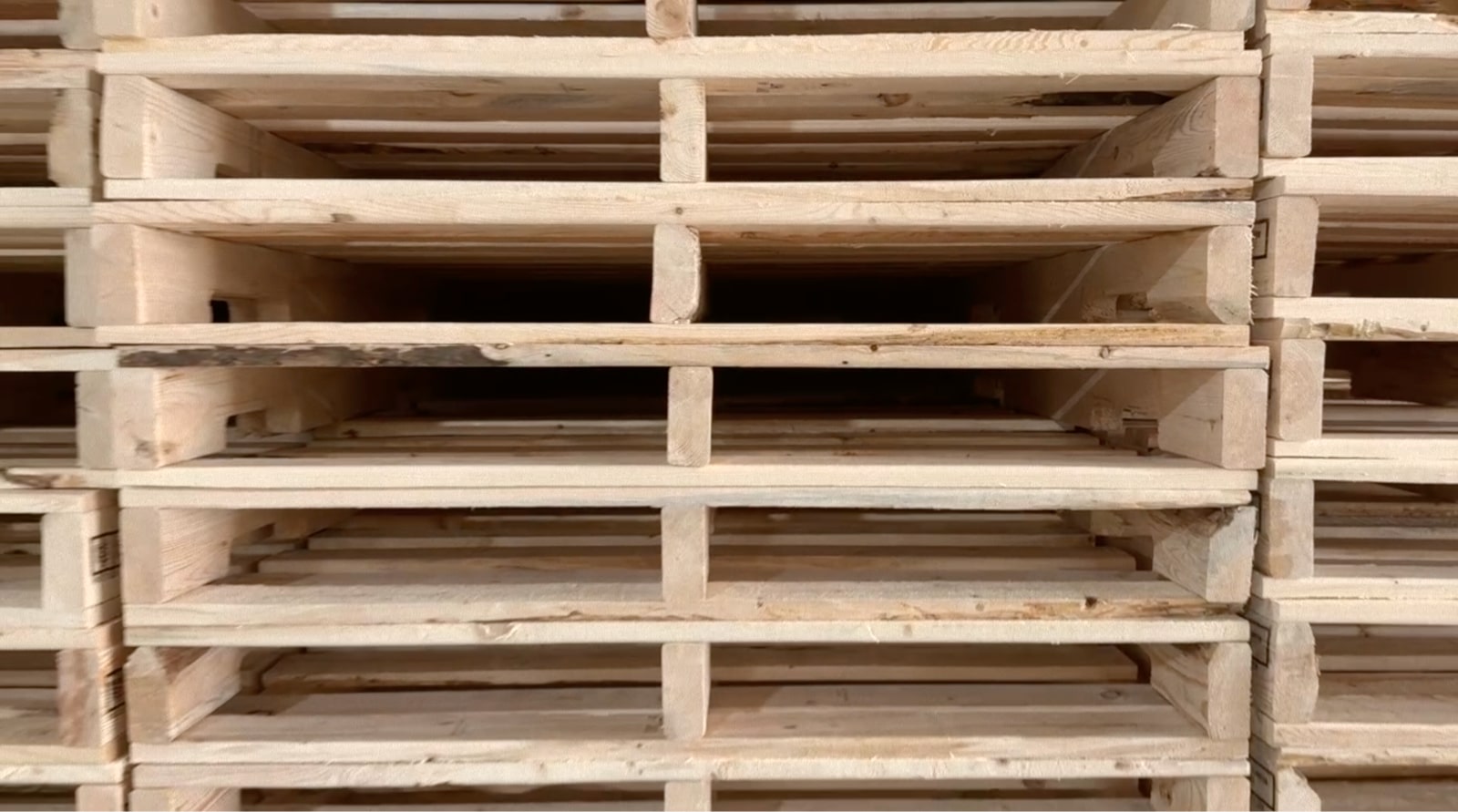 Featured image for “The Ultimate Guide to Pallet Purchasing and Procurement: Cost-Effective Strategies for Your Business”